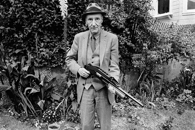 William Burroughs, el rico heredero que mató a su esposa jugando a Guillermo Tell y construyó un mito en torno a ello